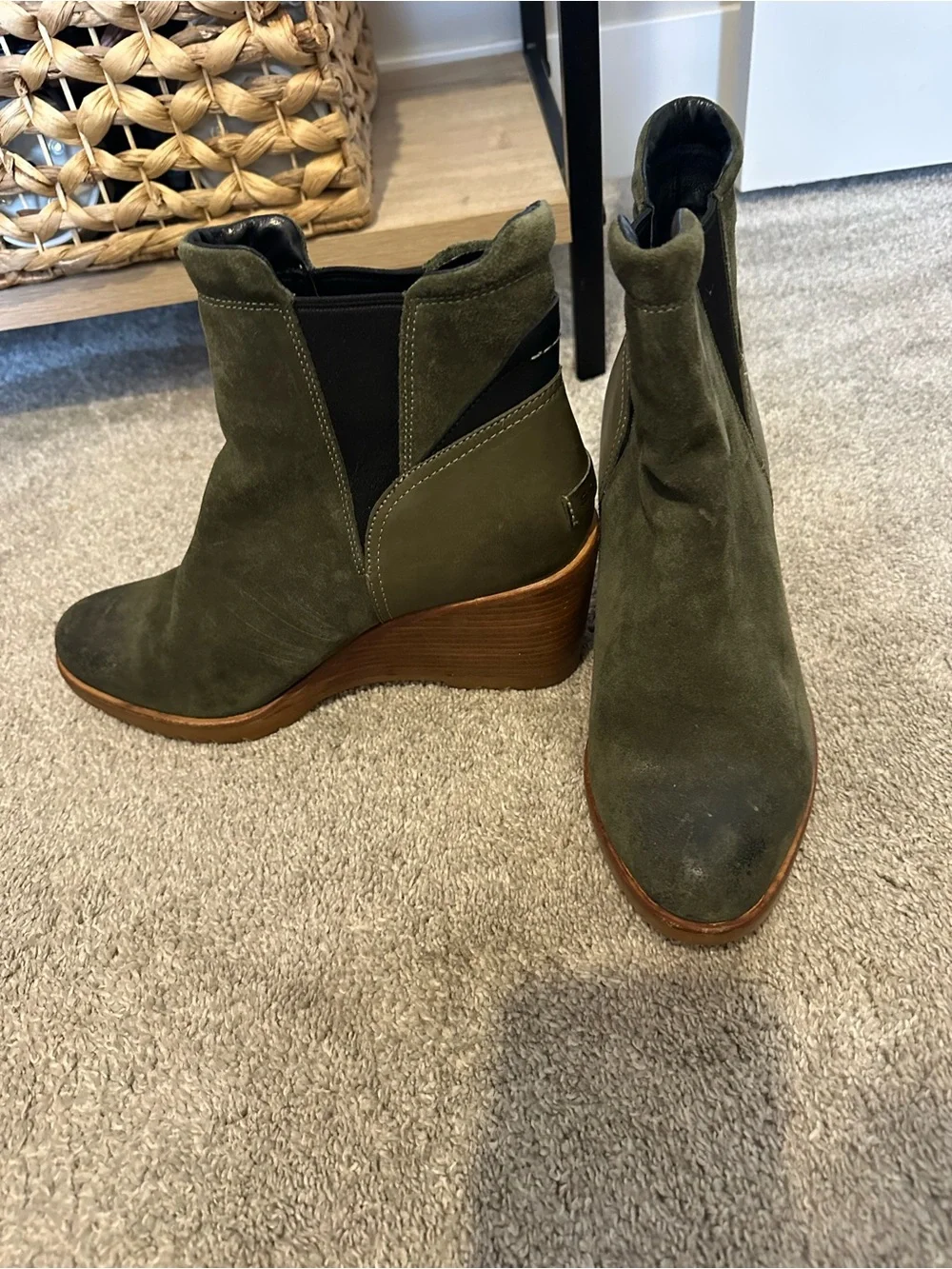 Sorel size 10 Olive Green Suede Wedge Ankle Boots - Women